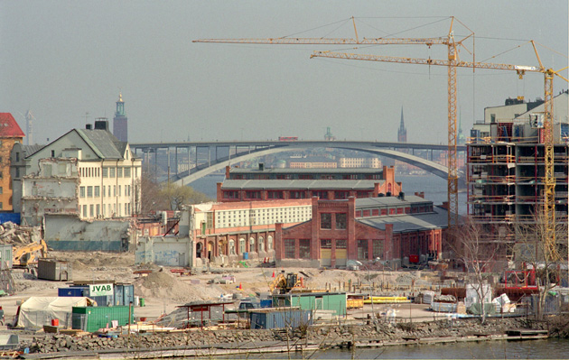 Lilla Essingen, foto från Stora Essingen, april 2002.